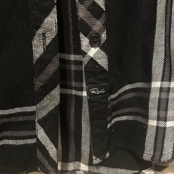 Rails Women’s plaid flannel button down shirt. XS in black and white plaid. - Picture 3 of 3